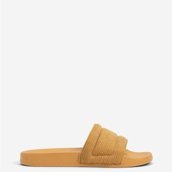 Sandals_&_Flip_Flops